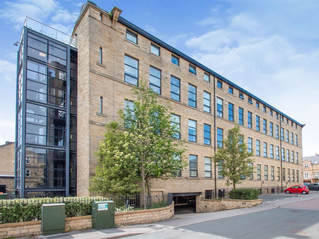 2 bed flat for sale in Cavendish Court, Drighlington, Bradford BD11