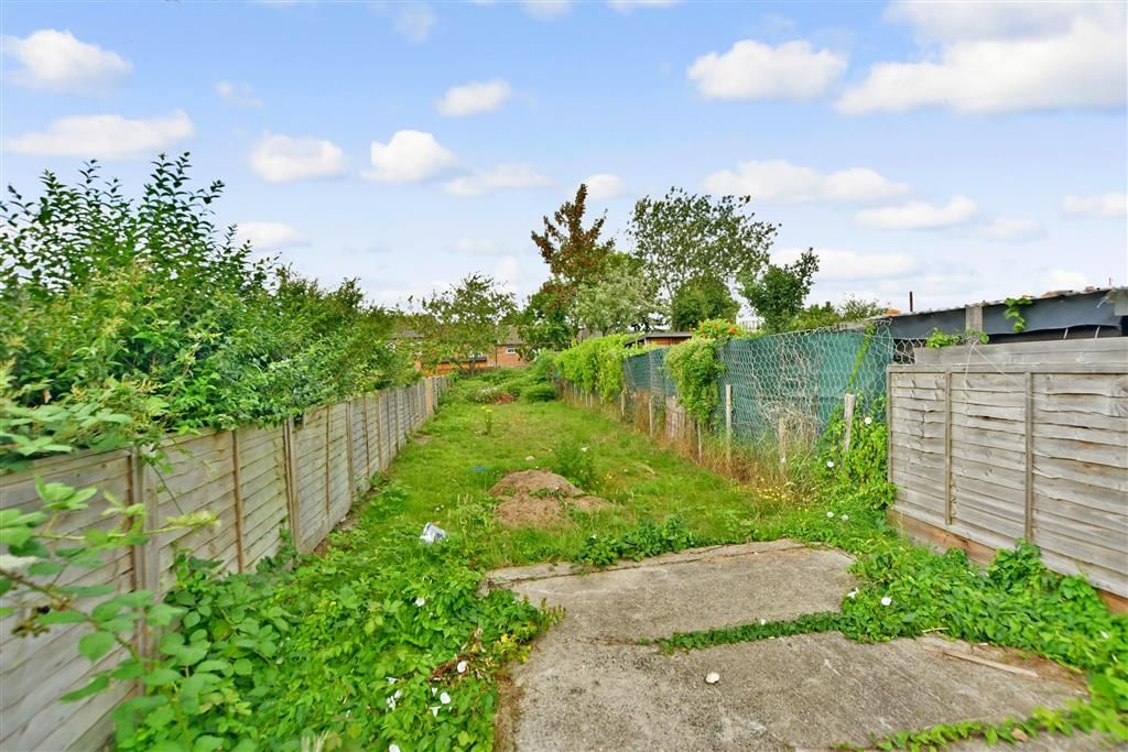 3 bed end terrace house for sale in Priory Place, Faversham, Kent ME13