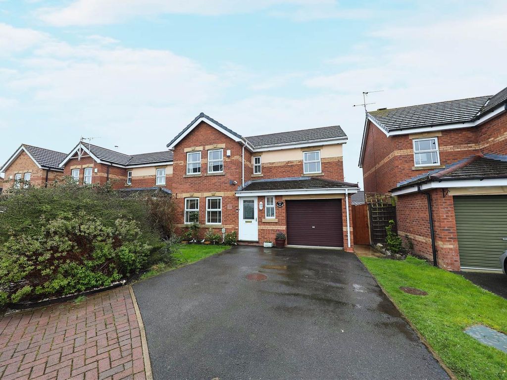 4 bed detached house for sale in Saltwell Park, Kingswood, Hull HU7, £