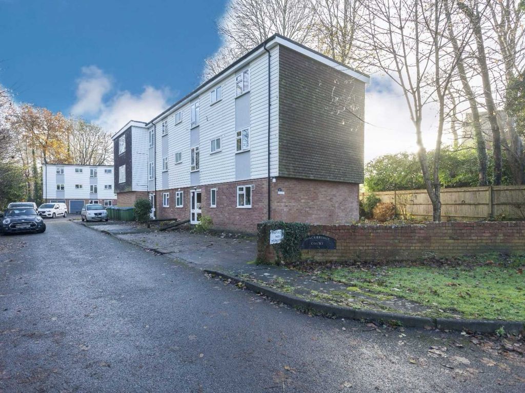 1 bed flat to rent in Blackbridge Court, Horsham RH12, £950 pcm Zoopla