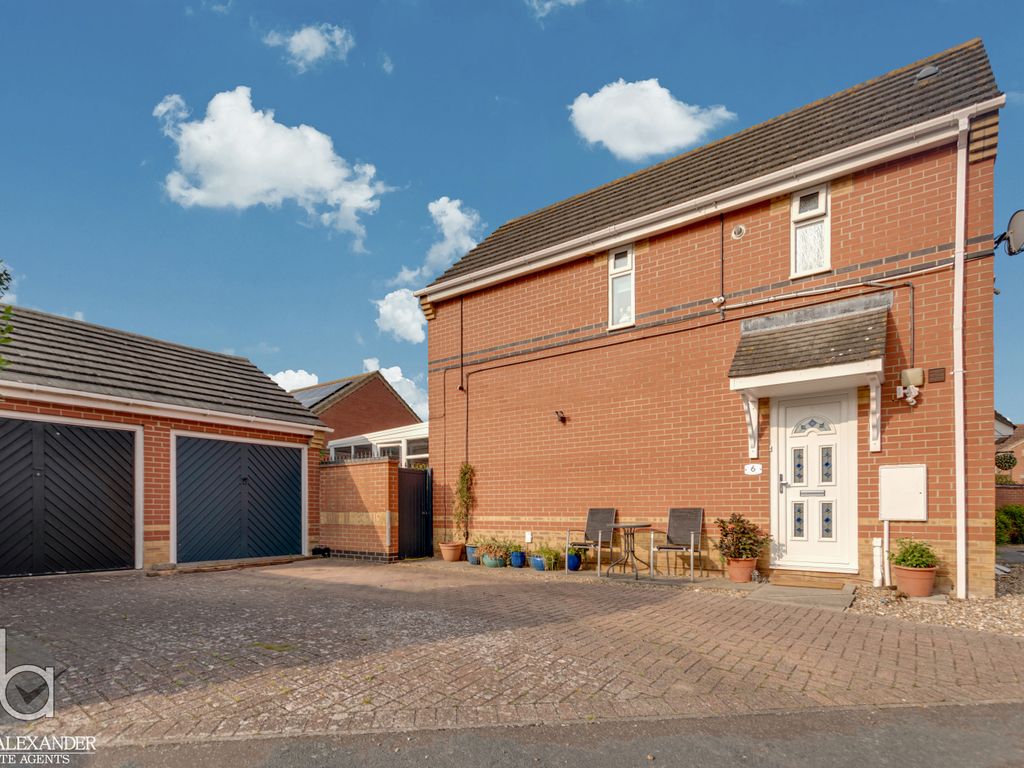 3 bed semidetached house for sale in St. Denis Close, Harwich CO12, £