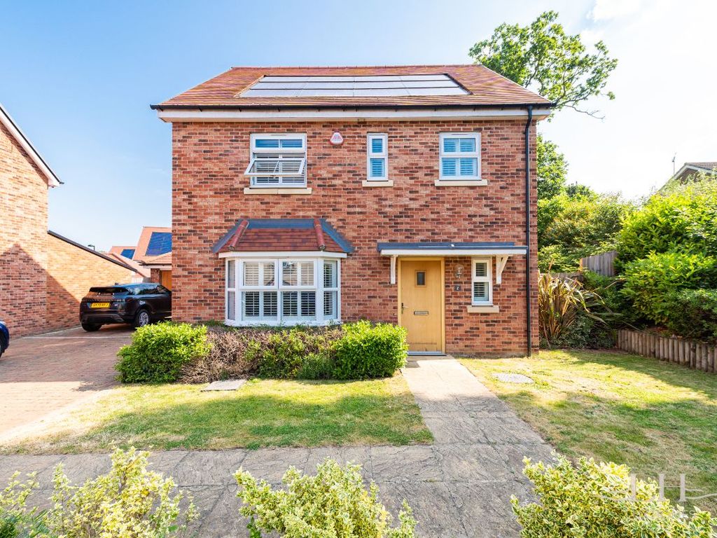 3 bed detached house for sale in Sycamore Close, Great Warley