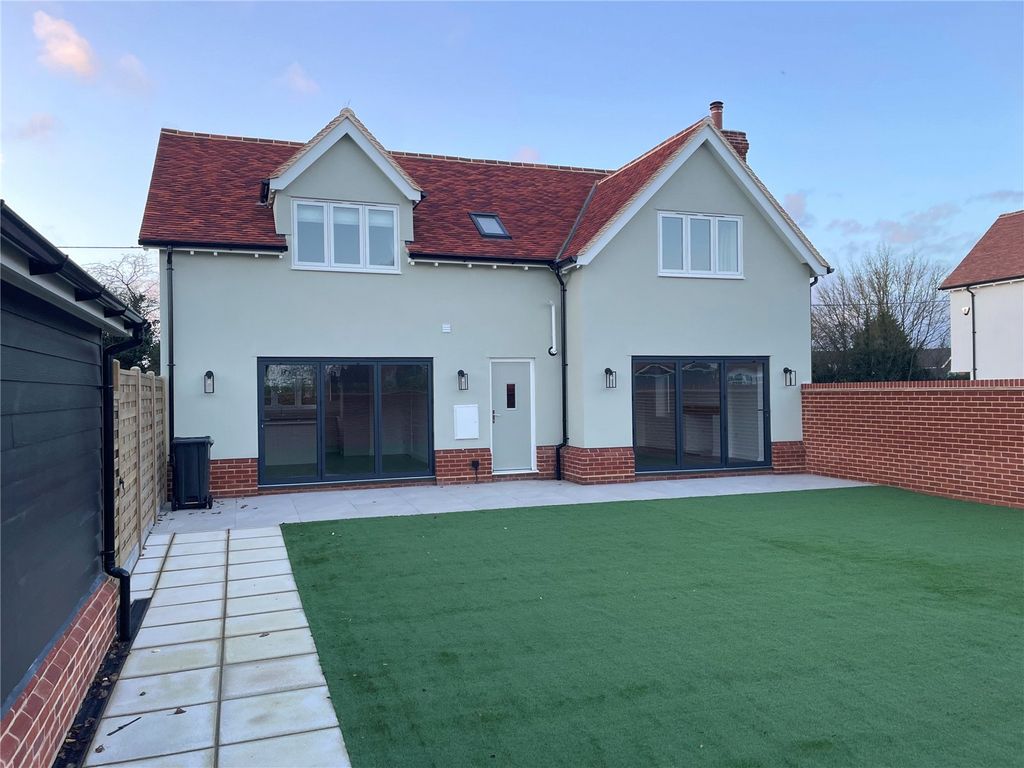 4 bed detached house to rent in London Road, Great Notley, Braintree