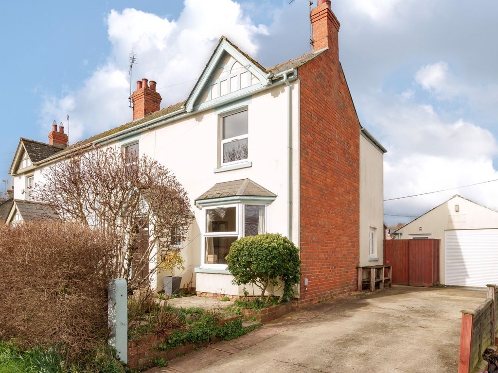 3 bed semidetached house for sale in Thornhill Road, South Marston