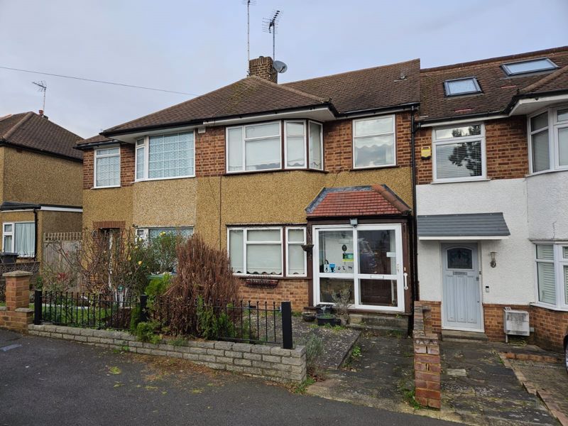 3 bed terraced house for sale in Connaught Avenue, East EN4, £529,995 Zoopla