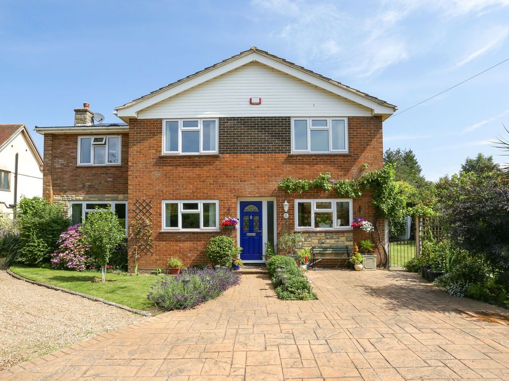 4 bed detached house for sale in Thorne Road, Minster CT12, £650,000
