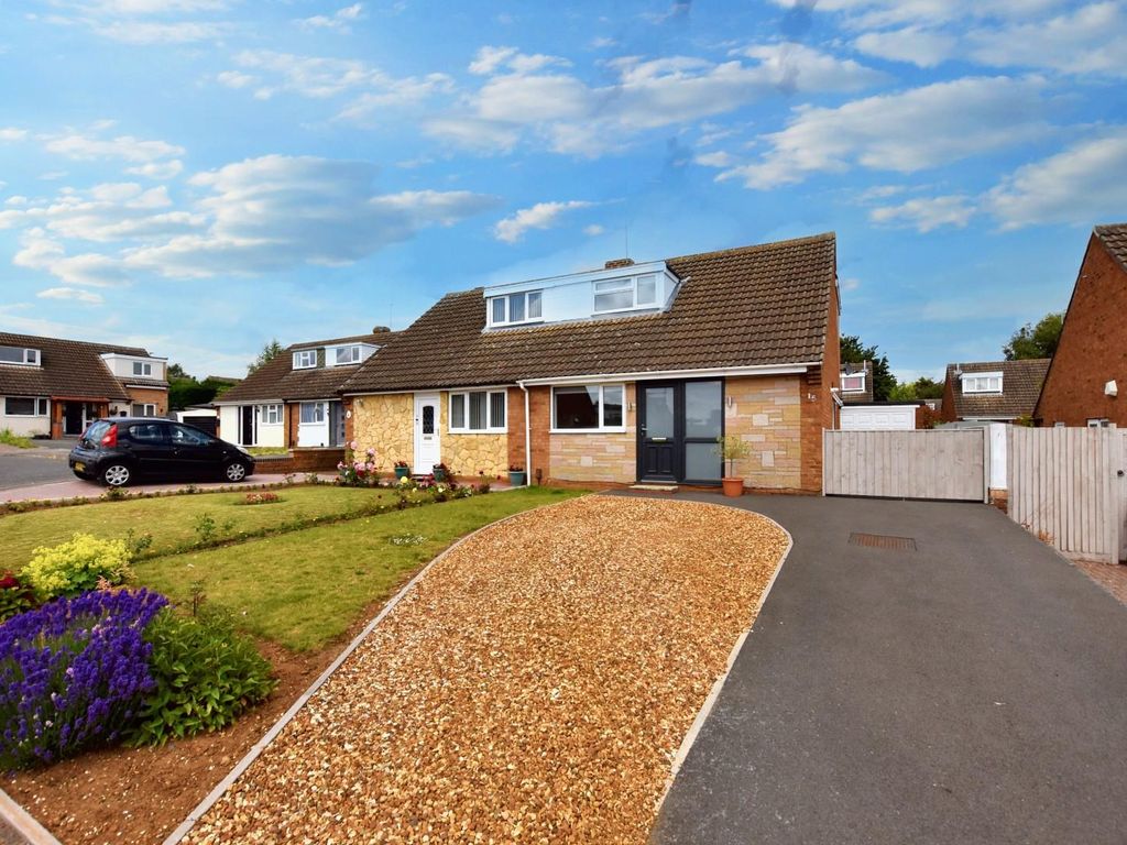 3 bed semidetached house for sale in Haycroft Walk, Kingsthorpe