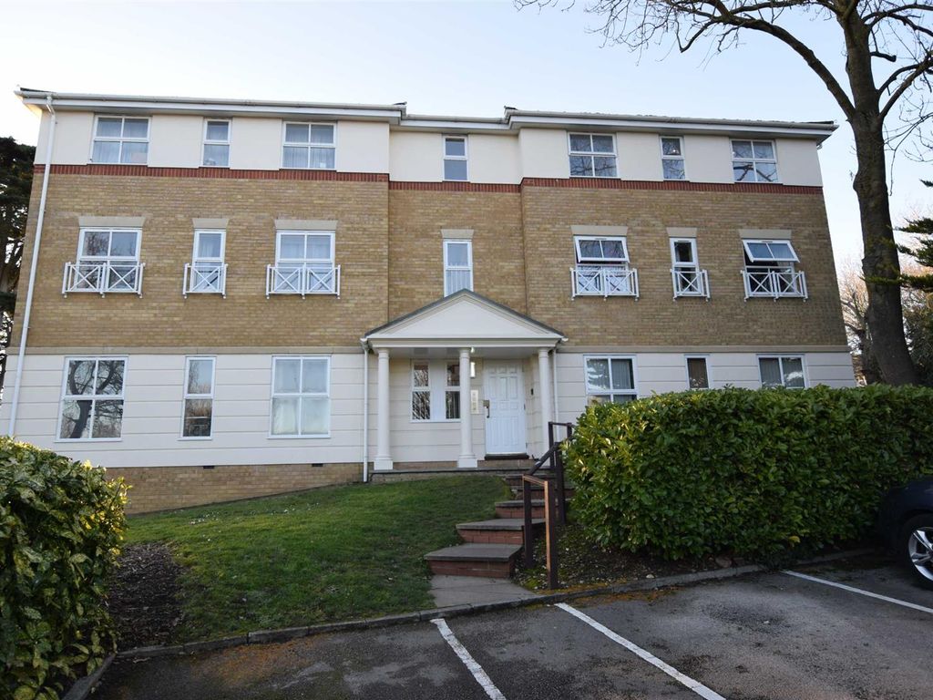 Ladys Close, Watford WD18  