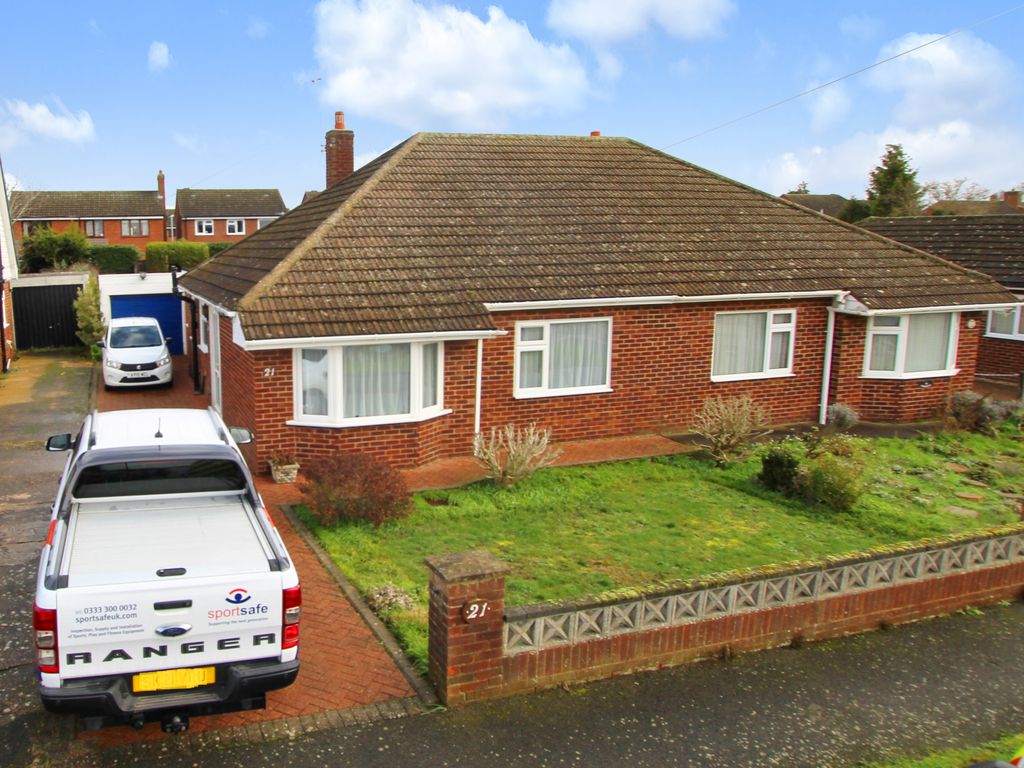 2 bed semidetached bungalow for sale in Stoneland Avenue, Biggleswade