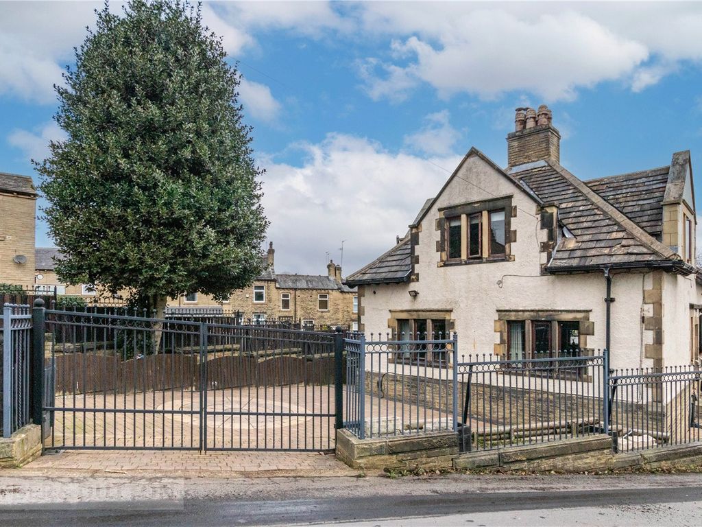 3 bed detached house for sale in Thornhill Road, Brighouse, West