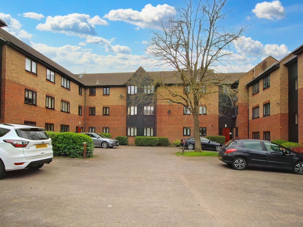 2 bed flat for sale in Copperfields, Basildon SS15 Zoopla