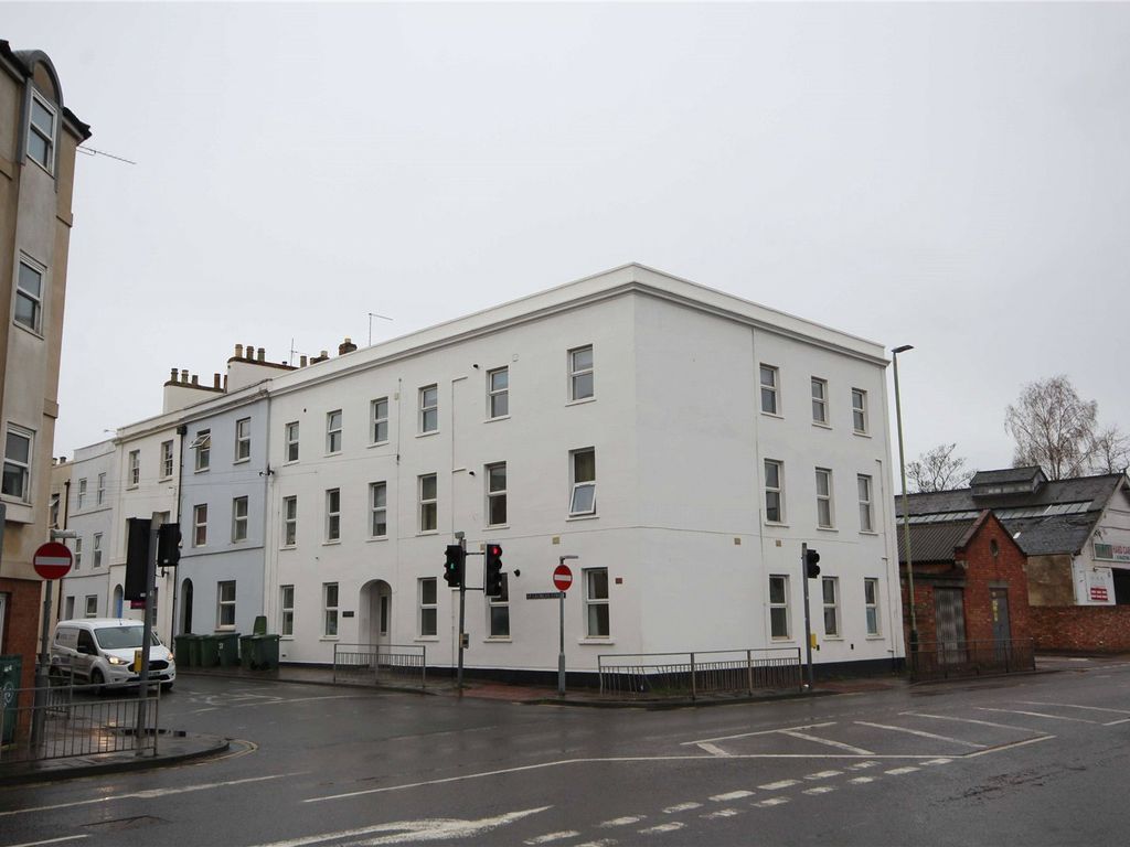 2 bed flat to rent in St. Street, Cheltenham, Gloucestershire