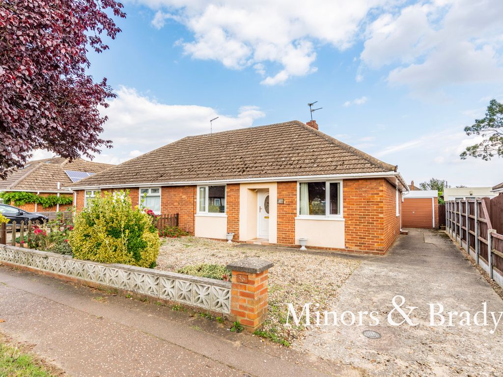 2 bed semidetached bungalow to rent in Moore Avenue, Sprowston