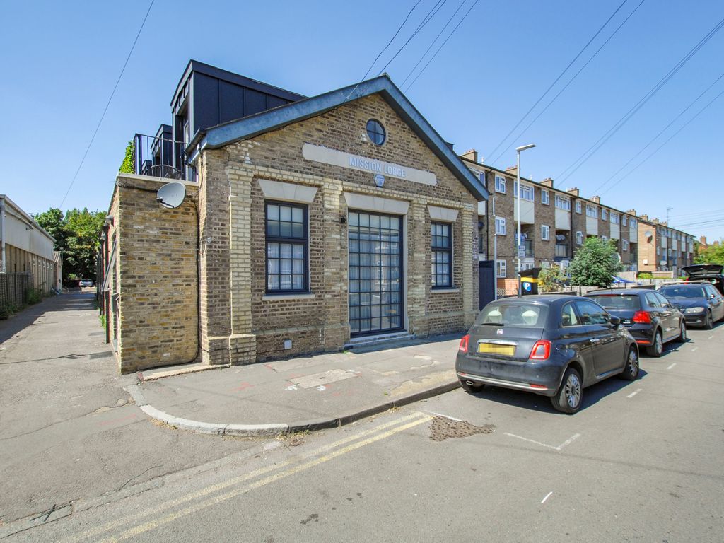 1 bed terraced house for sale in Waterloo Road, Uxbridge, Middlesex UB8