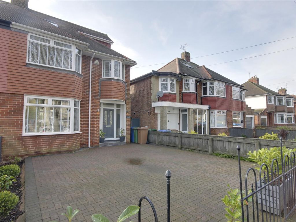 4 bed semidetached house for sale in Wolfreton Lane, Willerby, Hull