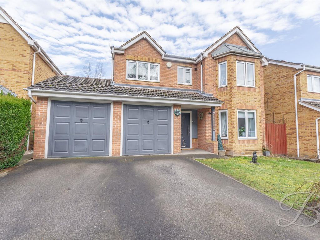 4 bed detached house for sale in Newlands Road, Forest Town, Mansfield