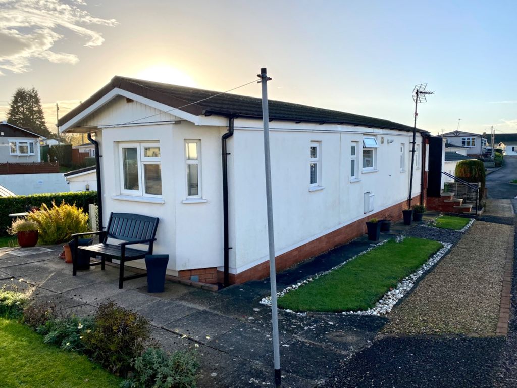 1 bed mobile/park home for sale in Mill Farm Park, Bulkington CV12, £