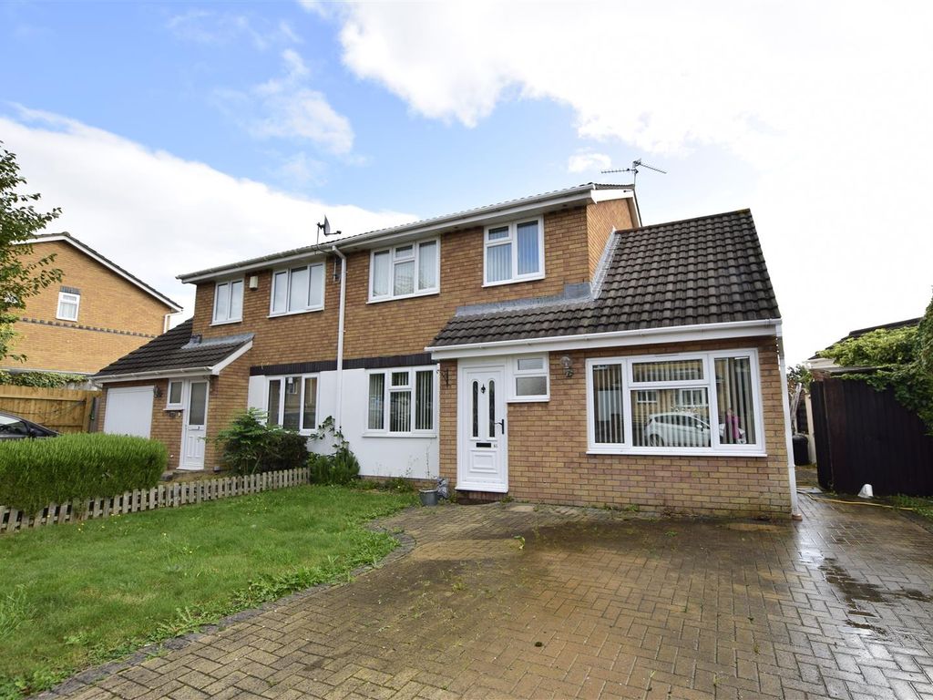3 bed linkdetached house to rent in Brookfield Avenue, Barry CF63, £