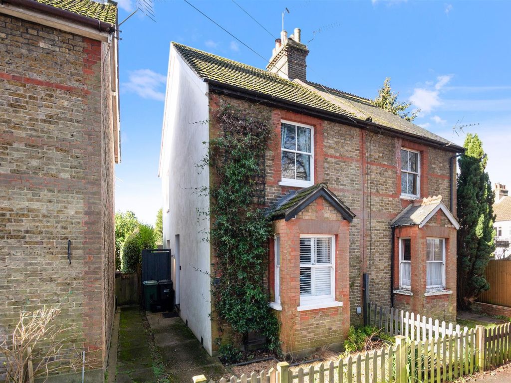 3 bed semidetached house for sale in Shrubland Road, Banstead SM7, £