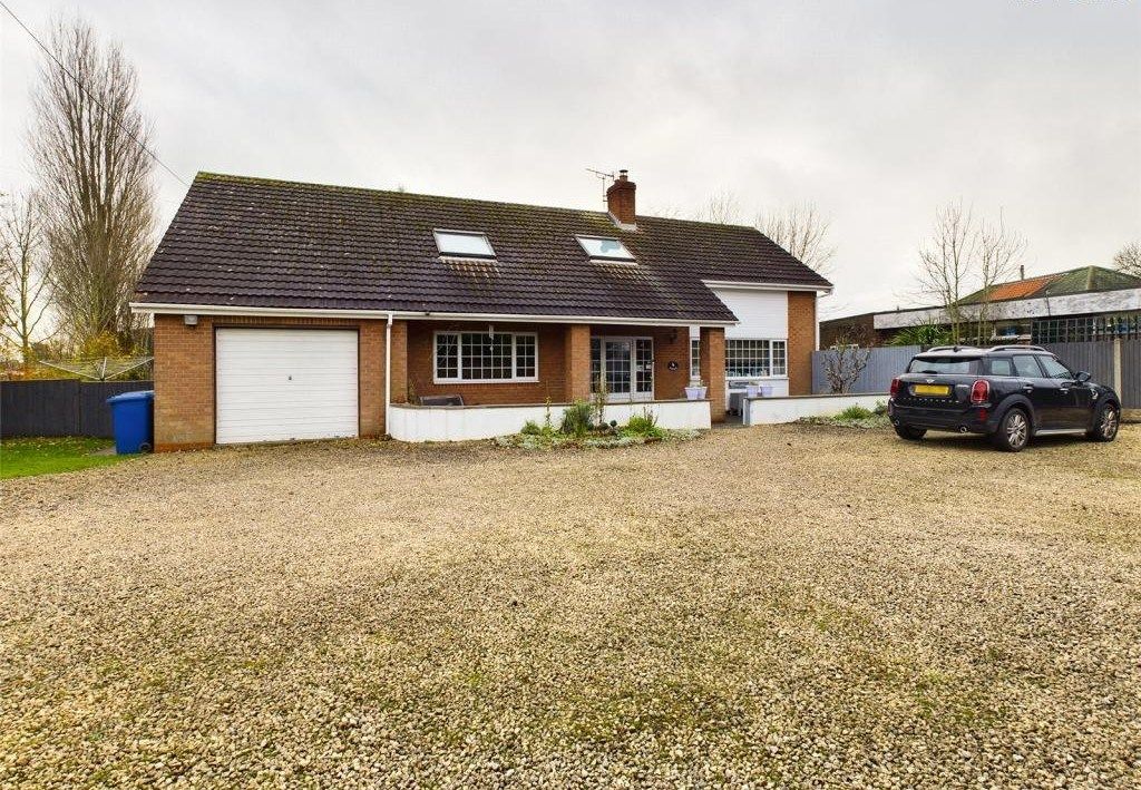 4 bed detached house for sale in Lincoln Road, Torksey Lock, Lincoln