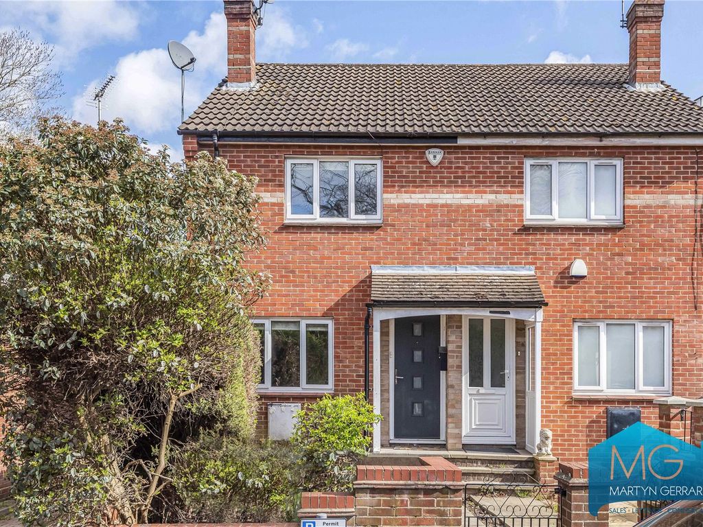 2 bed semidetached house for sale in Woodside Lane, North Finchley