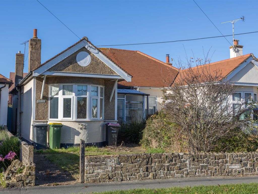 2 bed semidetached bungalow for sale in Little Wakering Road, Great