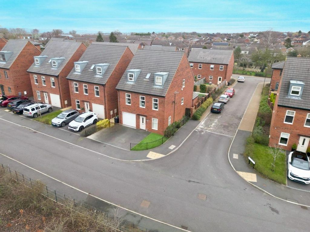 5 bed detached house for sale in Maitland Road, Linton DE12, £425,000 Zoopla