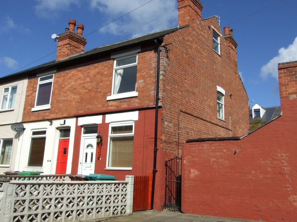 3 bed terraced house to rent in Lindley Terrace, Nottingham NG7, £950
