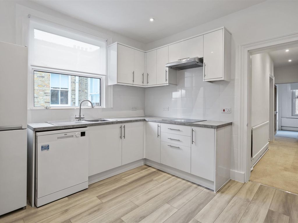 3 bed flat to rent in Chandos Avenue, London W5, £2,150 pcm Zoopla