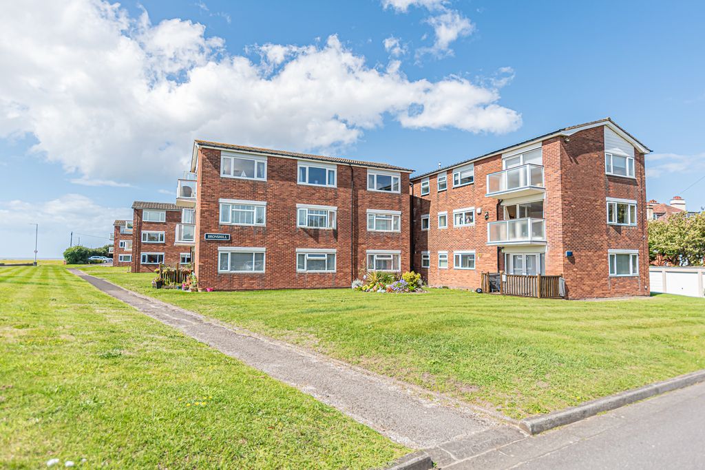 2 bed flat for sale in The Serpentine South, Blundellsands, Liverpool