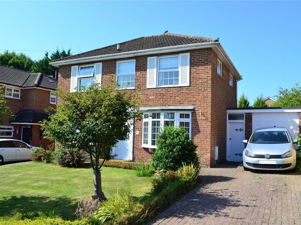 4 bed detached house for sale in East Grinstead, West Sussex RH19, £