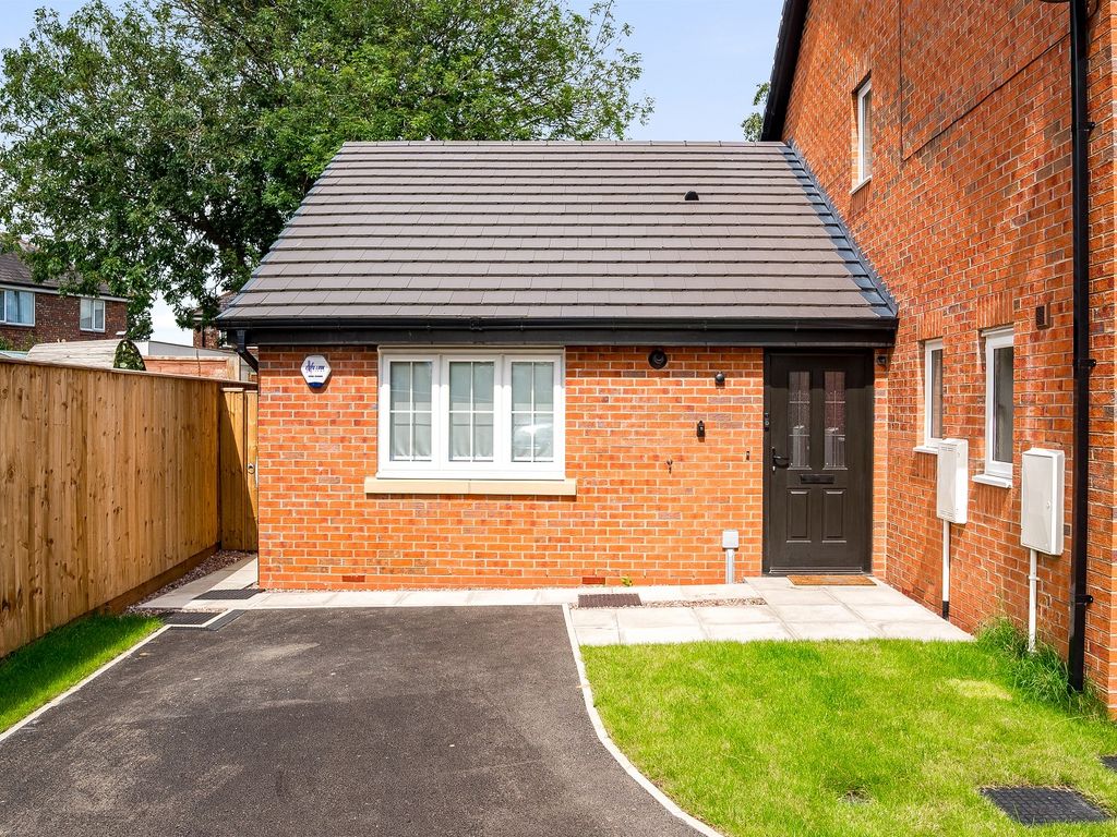 1 bed semidetached bungalow to rent in Spring Green Close, Wigan