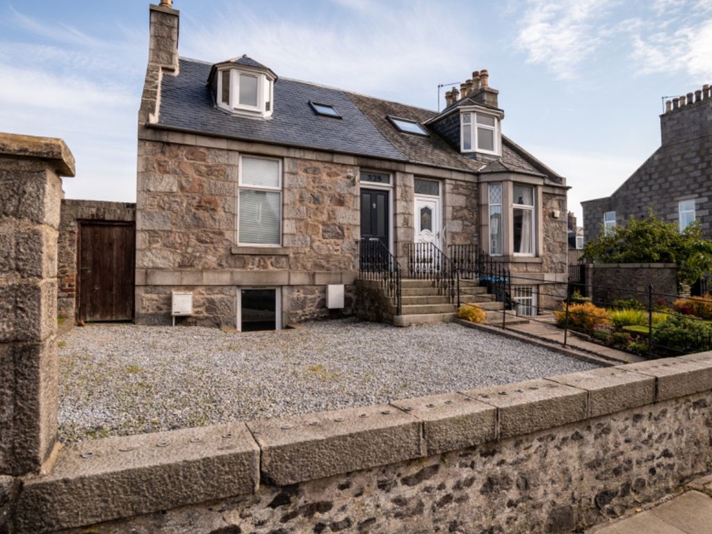 4 bed semidetached house for sale in 325 Holburn Street, Aberdeen AB10, £220,000 Zoopla