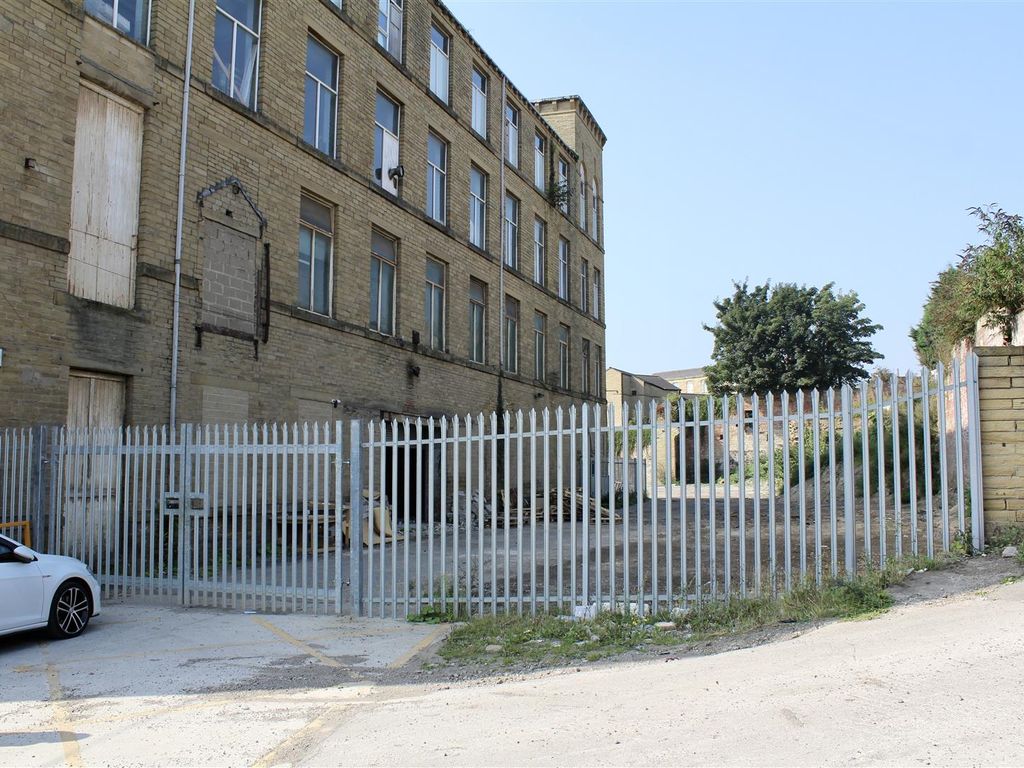 1 bed property to rent in Works Yard Adjacent To Dickys Gym, Hickwell