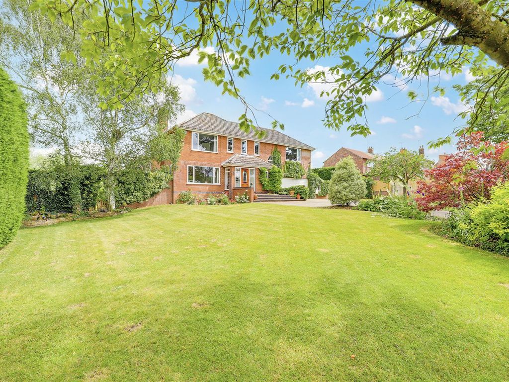 4 bed detached house for sale in Boat Lane, Hoveringham