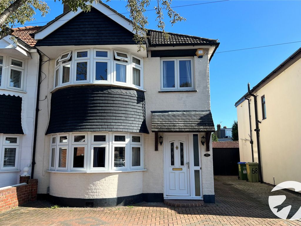 4 bed semidetached house for sale in Selsey Crescent, Welling, Kent