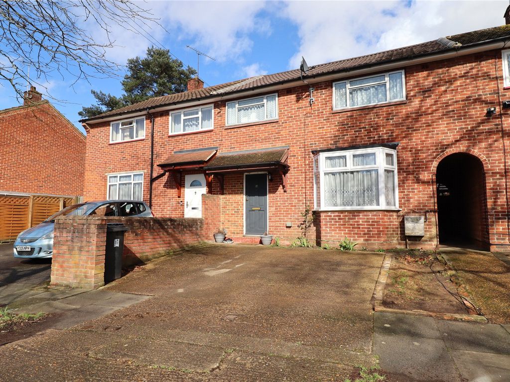 3 bed terraced house for sale in Woking, Surrey GU21 Zoopla
