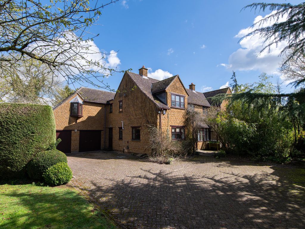 6 bed detached house for sale in Southam Road, Priors Marston, Southam