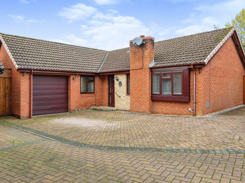 3 bed detached bungalow for sale in Whaddon Close, West Hunsbury