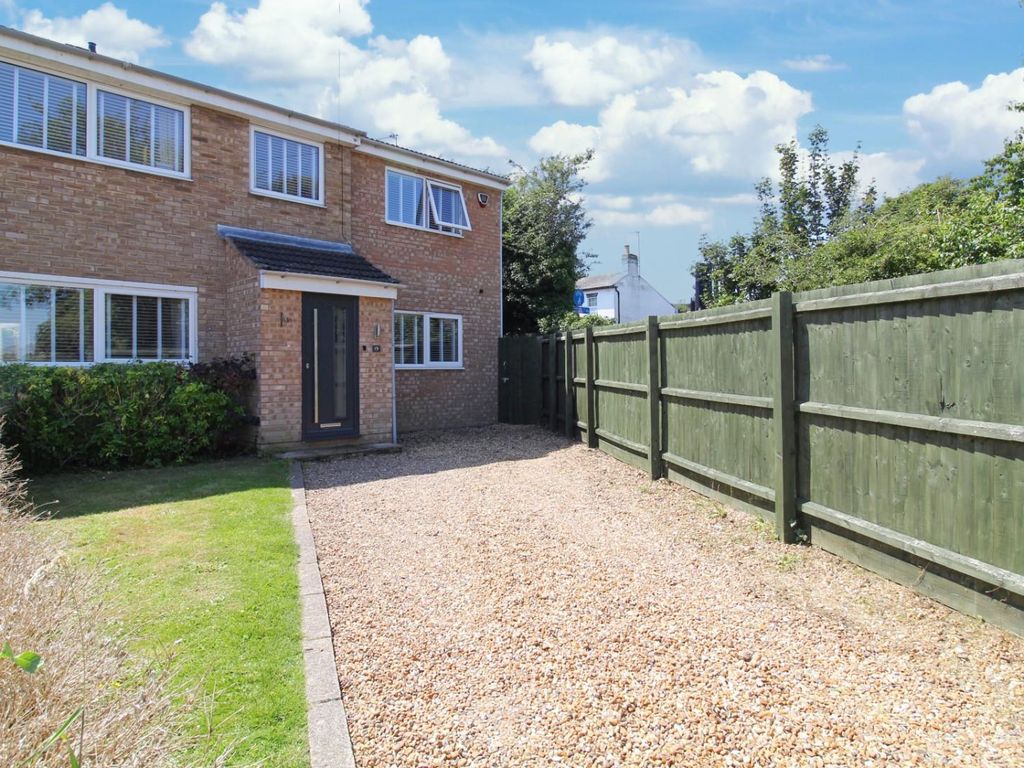 4 bed semidetached house for sale in Kenilworth Close, Eaton Socon, St