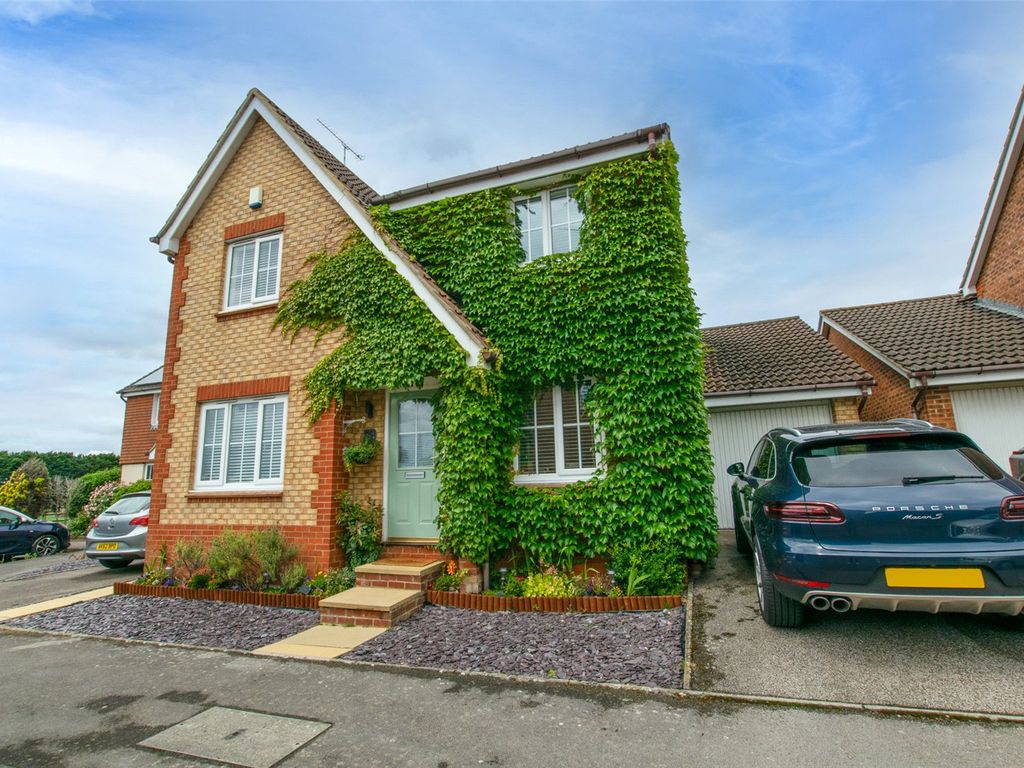 4 bed detached house for sale in Middleton Way, Leighton Buzzard