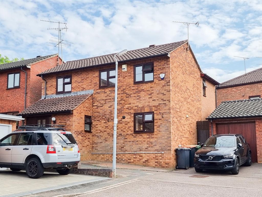 3 bed detached house for sale in Croxley Court, Millbank, Leighton