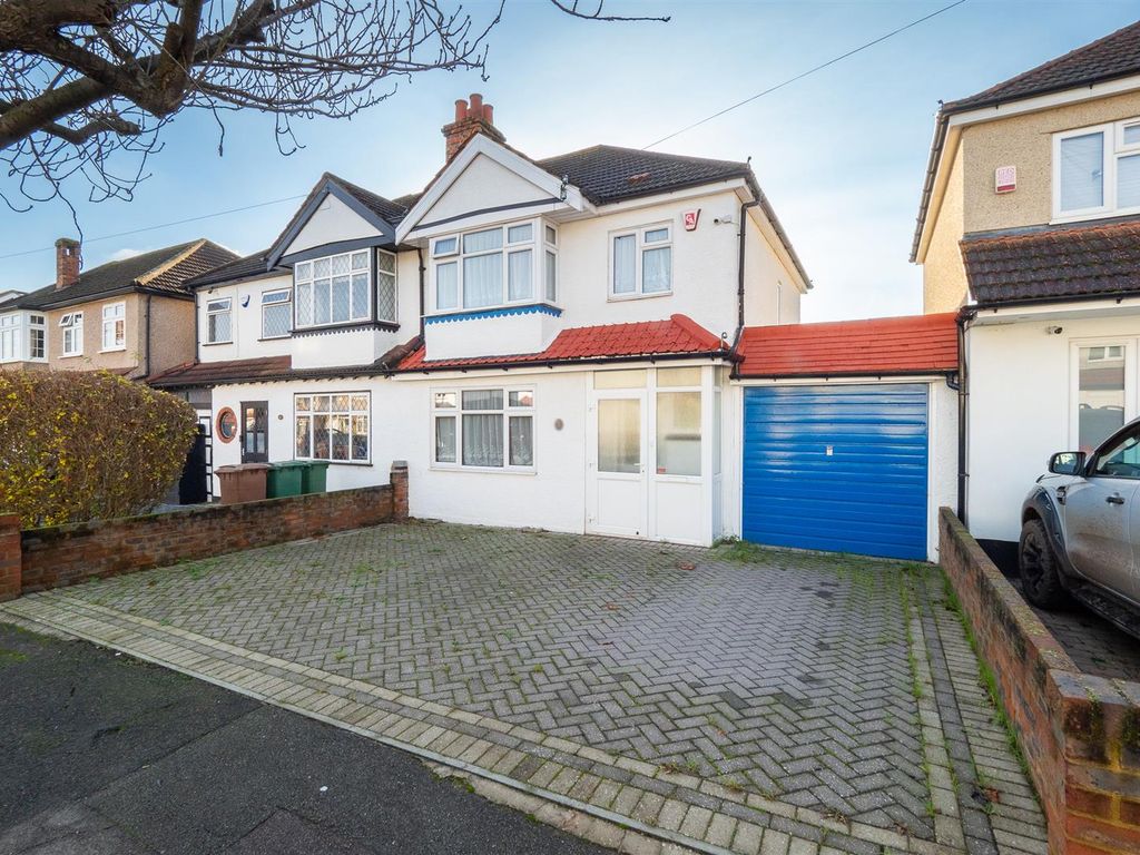 3 bed semidetached house for sale in Surrey Grove, Sutton SM1, £