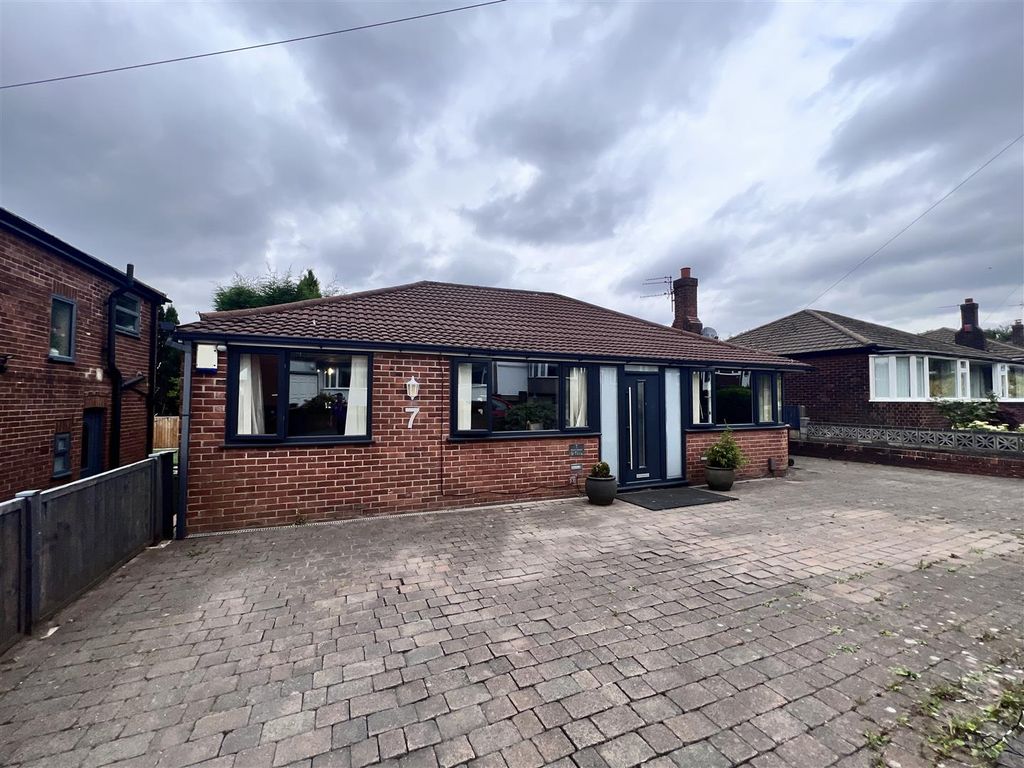 3 bed detached bungalow for sale in Hillary Avenue, AshtonUnderLyne
