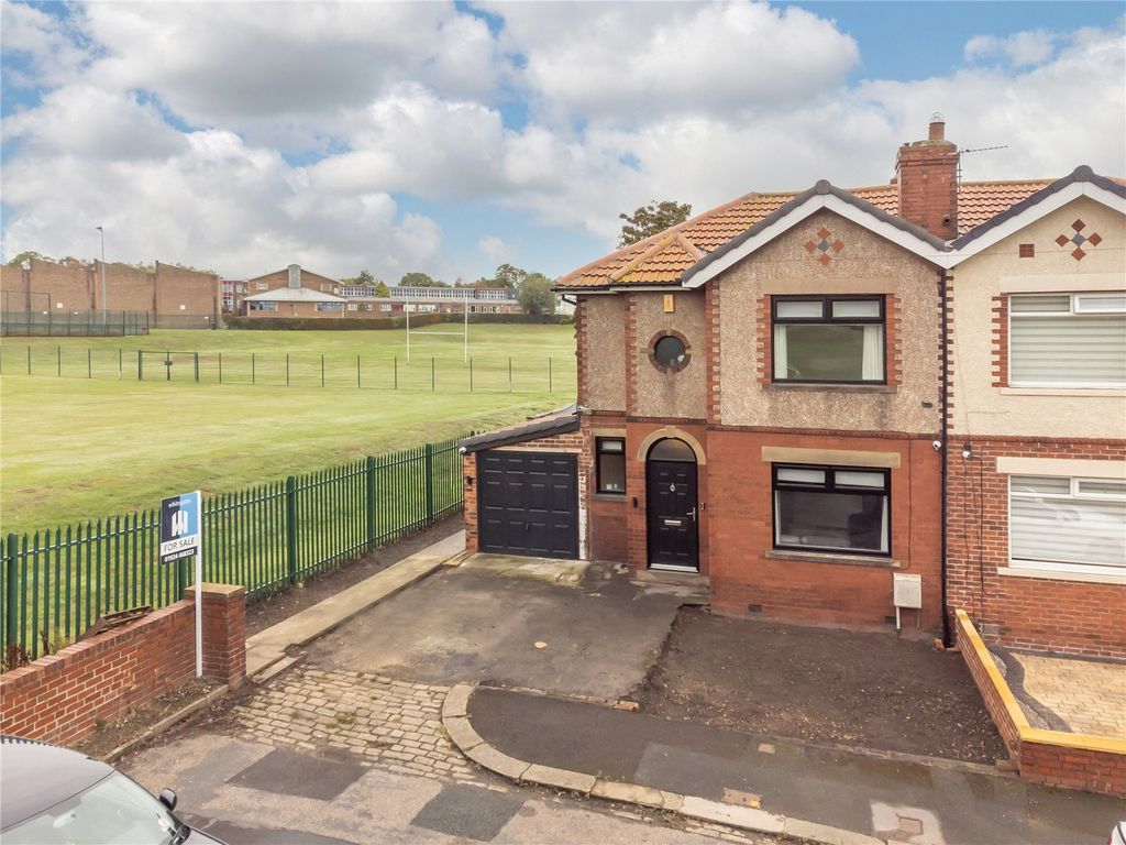 3 bed semidetached house for sale in Park Croft, Off Boothroyd Lane
