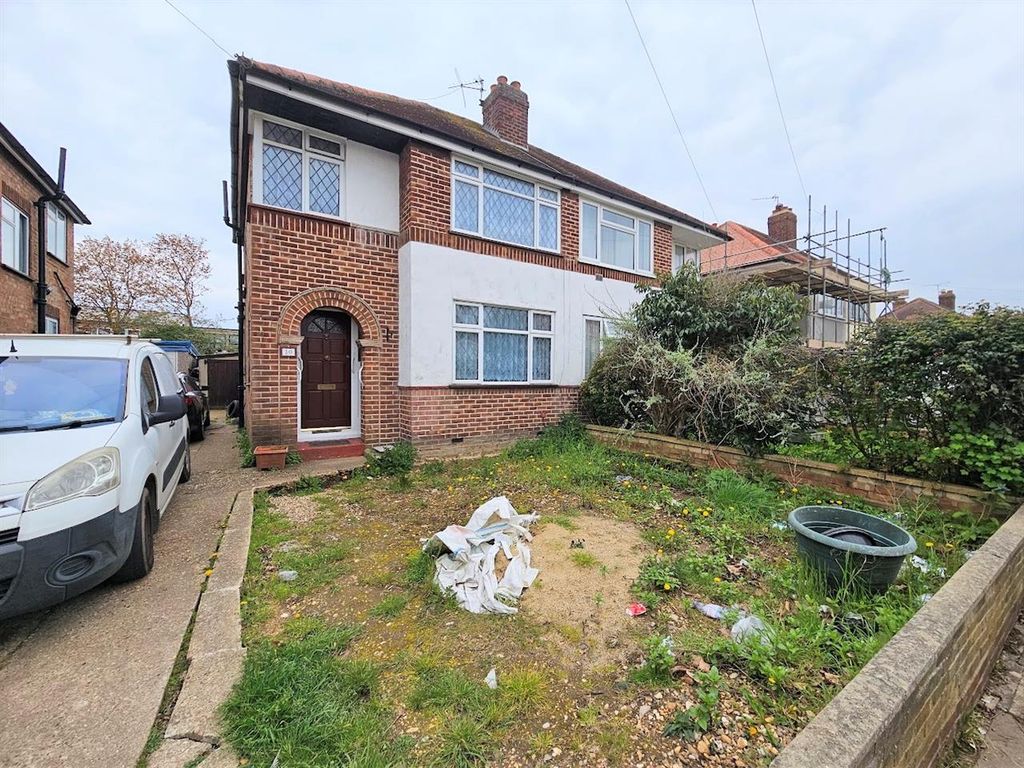 3 bed semidetached house to rent in Letchworth Avenue, Feltham TW14