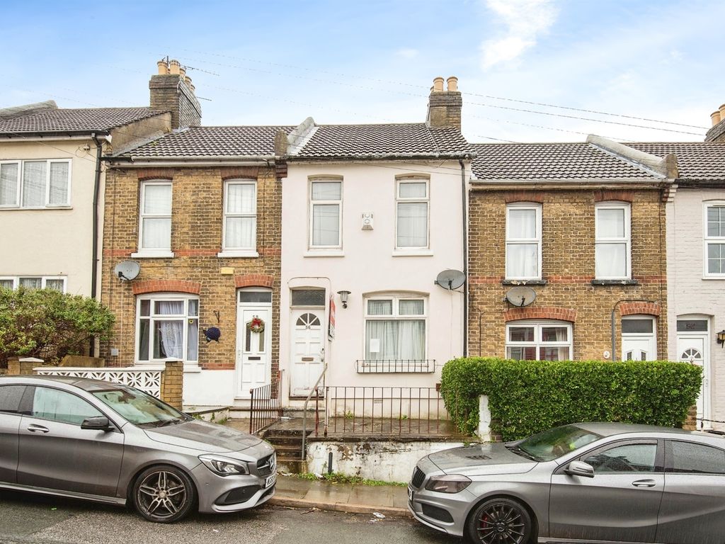 3 bed terraced house for sale in Gordon Road, Chatham ME4, £189,000