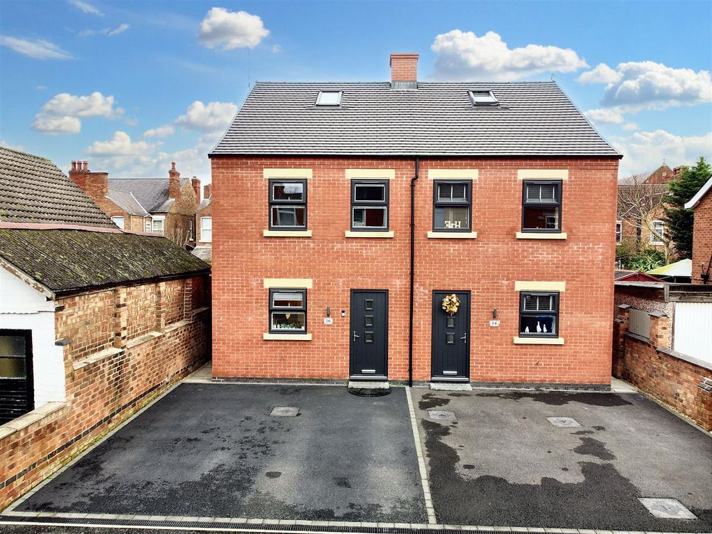 3 bed semidetached house for sale in William Street, Long Eaton
