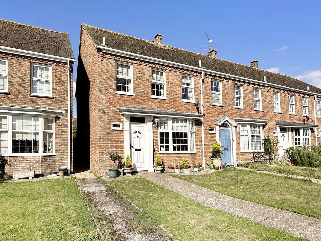 3 bed end terrace house for sale in Woodlands Avenue, Rustington