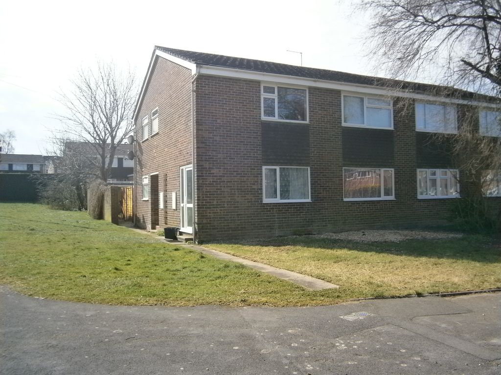 2-bed-flat-for-sale-in-dacombe-close-upton-poole-dorset-bh16-zoopla